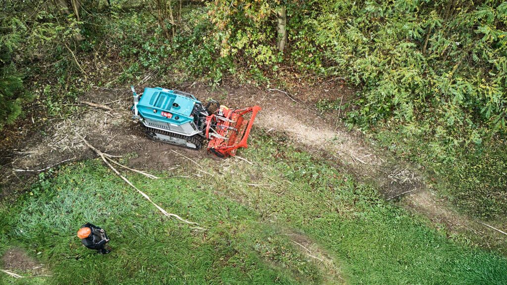 Bethmann Garten- & Landschaftsbau Trassenpflege - Freischneiden mit der Pfanzelt Mulchraupe FZ 75 oder Raptor 100